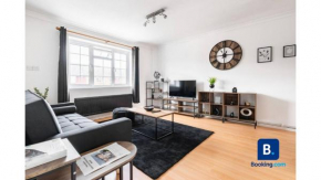 Epsom Racecourse Retreat with Private Parking